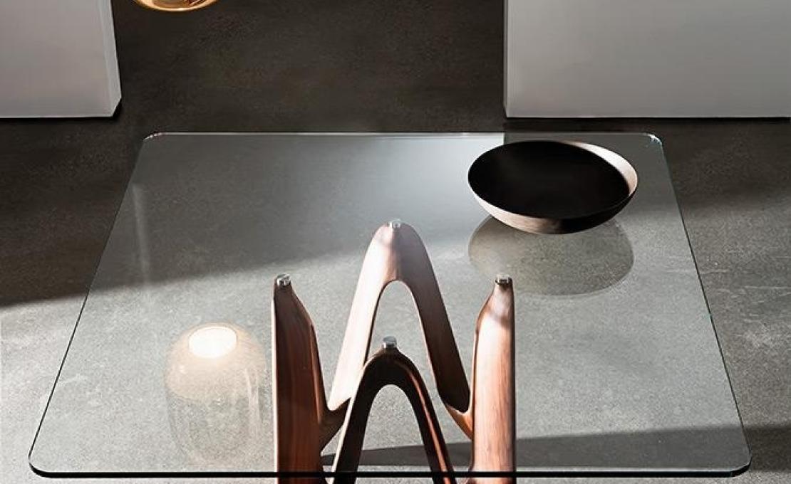 Стол от фабрики Sovet Italia модель Lambda Table