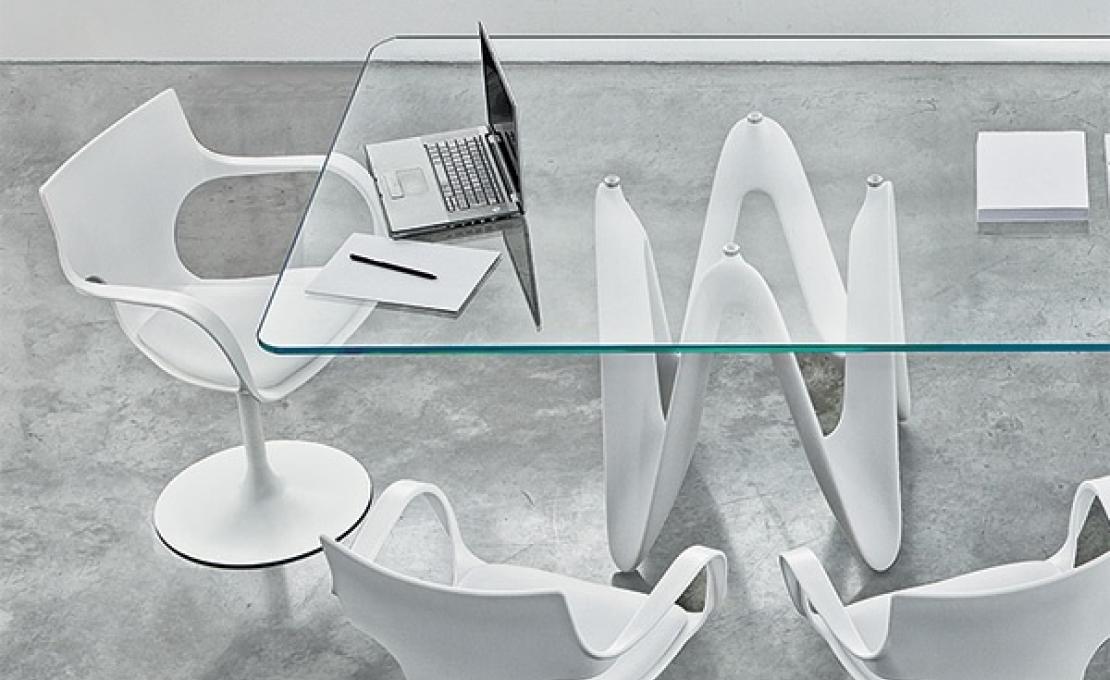 Стол от фабрики Sovet Italia модель Lambda Two Bases Table