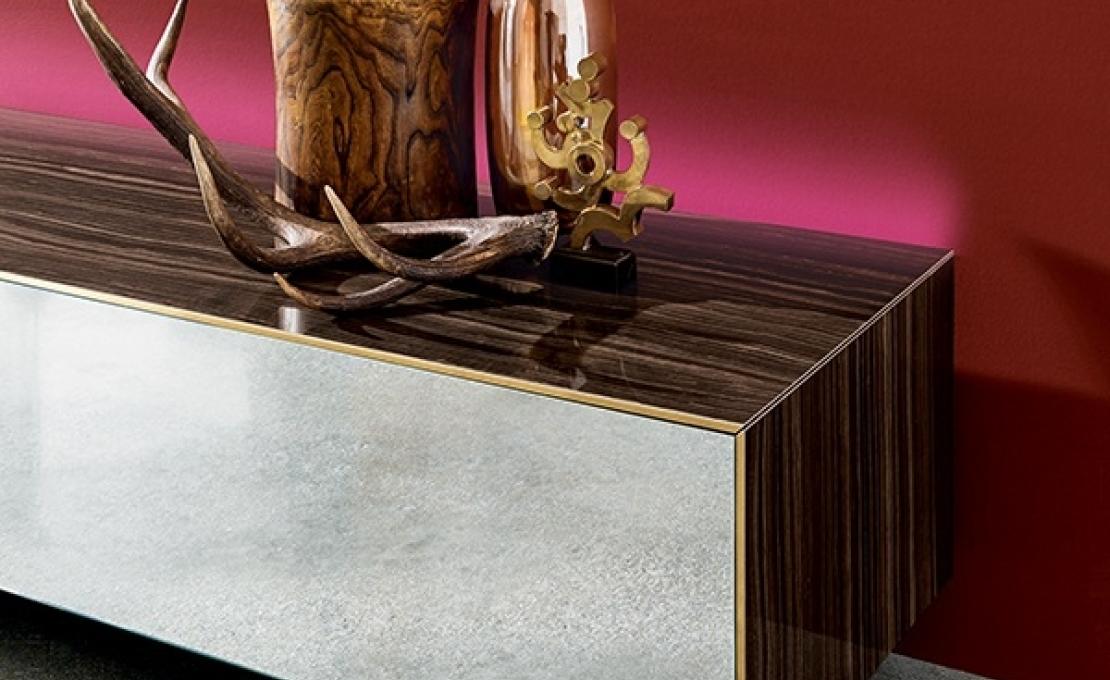 Сервант от фабрики Sovet Italia модель Magda Suspended Sideboard