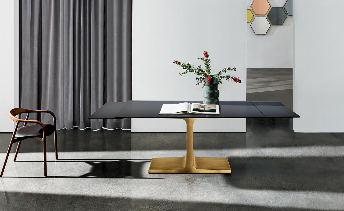 Стол от фабрики Sovet Italia модель Palace Extensible Table