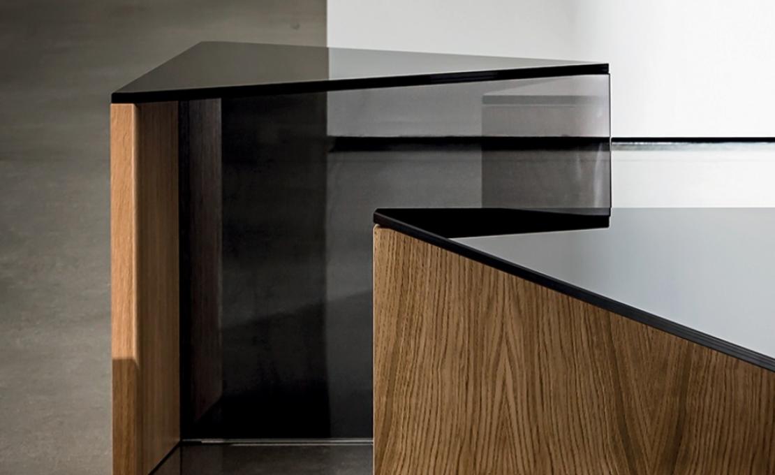 Журнальный столик от фабрики Sovet Italia модель Regolo Triangular 