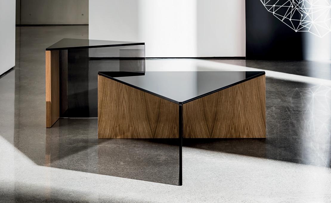 Журнальный столик от фабрики Sovet Italia модель Regolo Triangular 