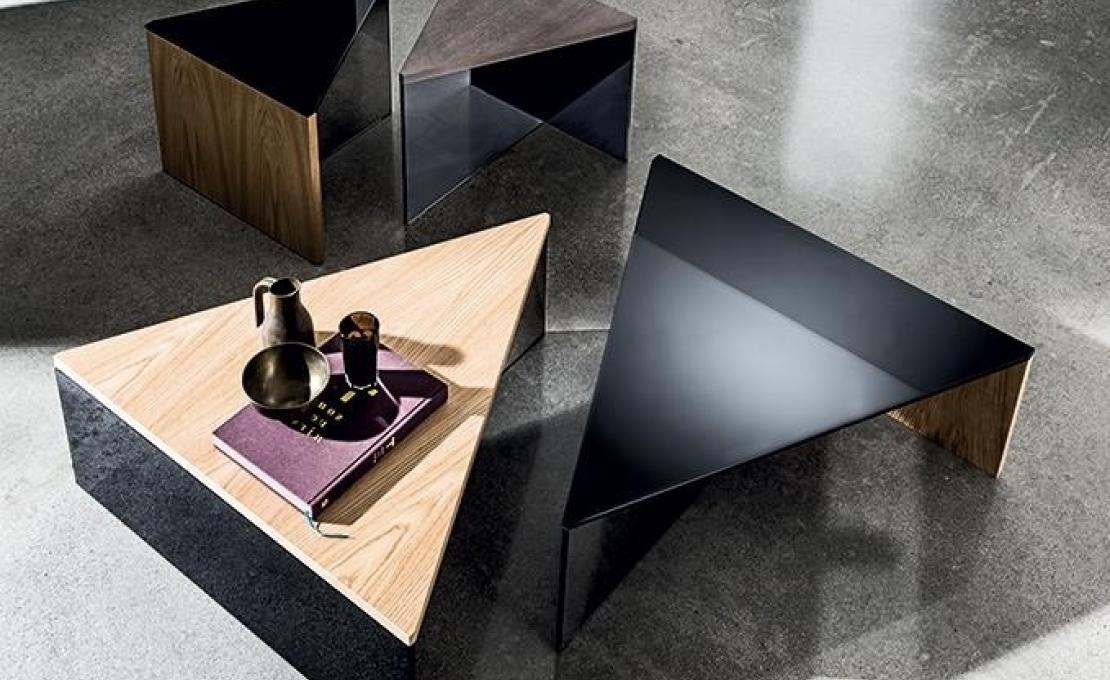 Журнальный столик от фабрики Sovet Italia модель Regolo Triangular 