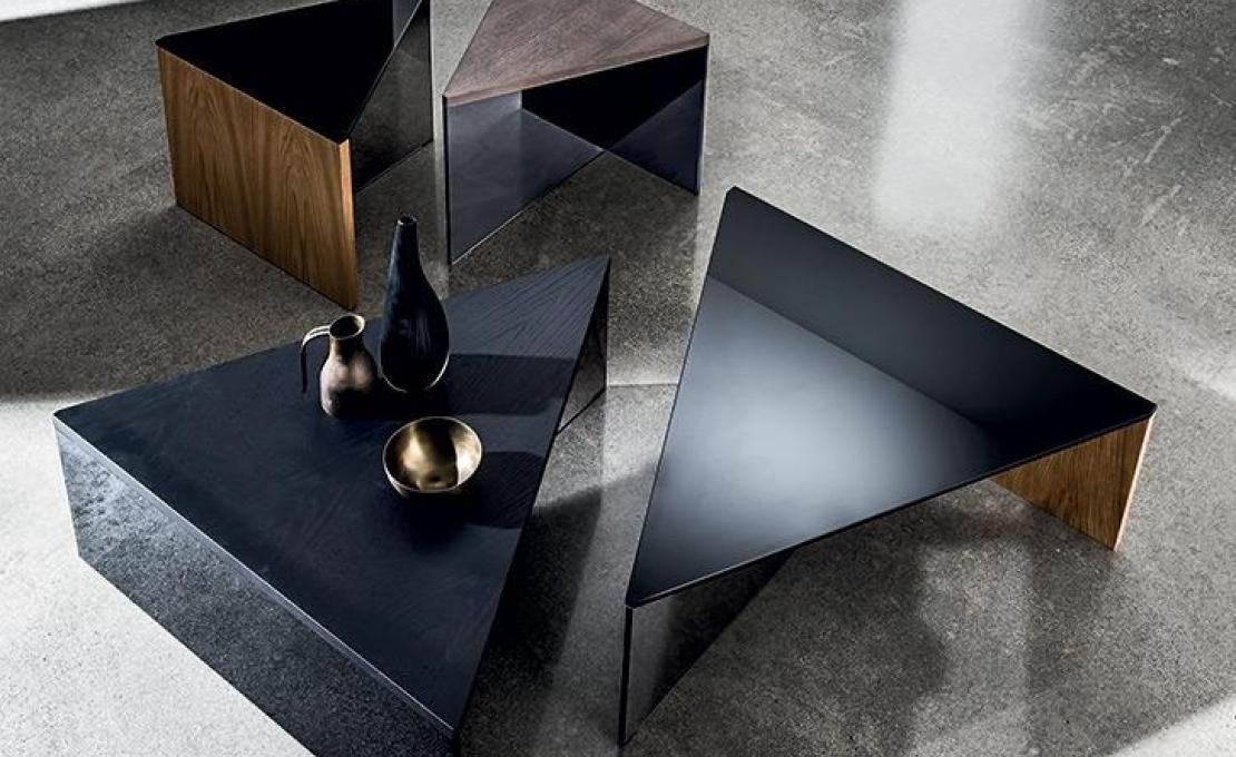 Журнальный столик от фабрики Sovet Italia модель Regolo Triangular 