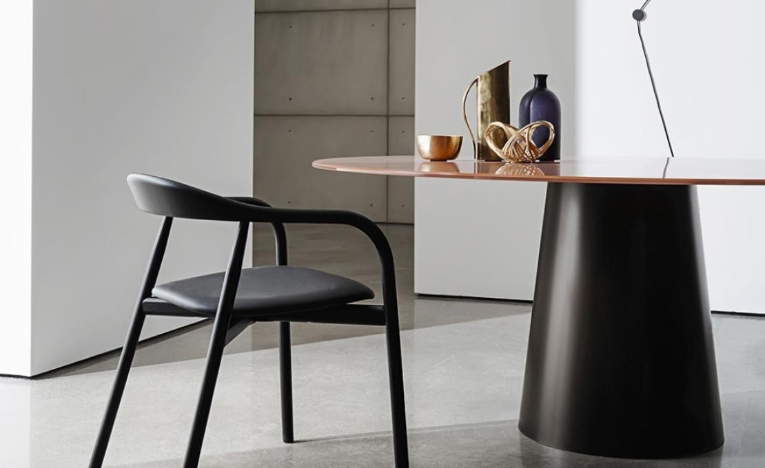 Стол от фабрики Sovet Italia модель Totem Table